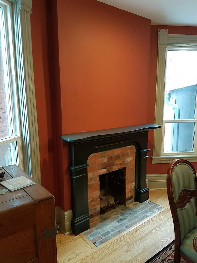 Dining Room painted in Farrow And Ball Picture Gallery Red